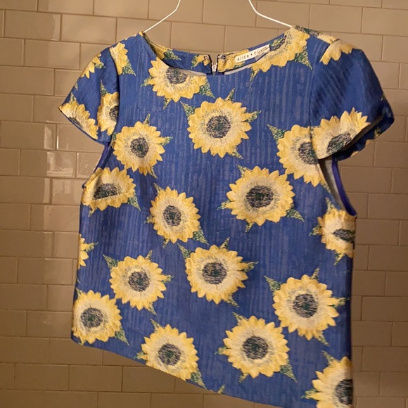 Alice + Olivia blue sunflower print jacquard style fabric short sleeve top - Picture 3 of 4